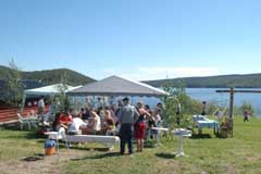Bysjö café vid stranden av sjön